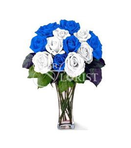 композиция из белых и синих роз
